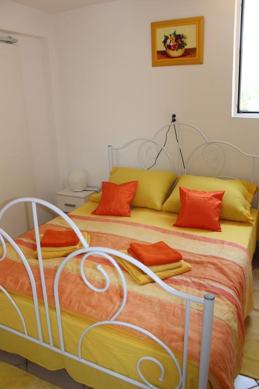 Apartments Palm House ロヴィニ 部屋 写真
